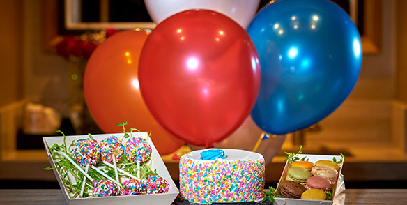 celebration package - 5 balloons, cake pops, small cake, macaroons